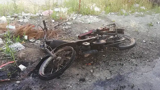 Yanan motosikleti itfaiye söndürdü   