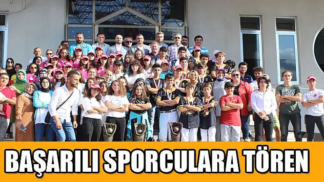 Başarılı sporculara tören
