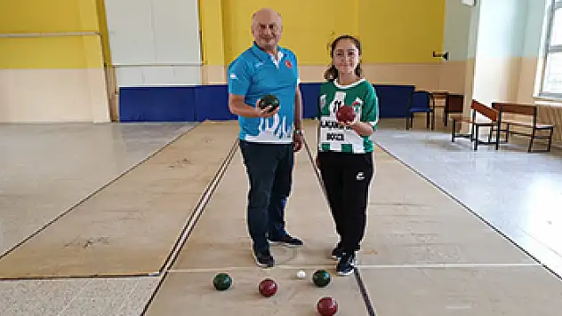 Türkiye'ye 3'üncüsü sporcu, milli takım kampına halıfleks üzerinde hazırlanıyor