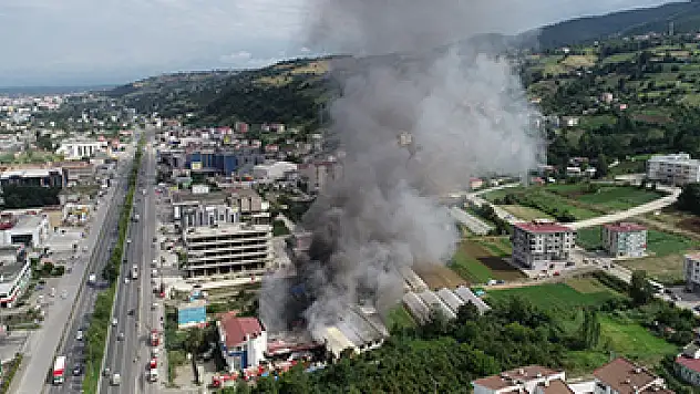 Mağaza yangını 4,5 saatte söndürüldü