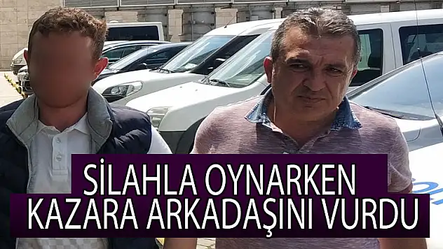 Silahla oynarken kazara arkadaşını vurdu 