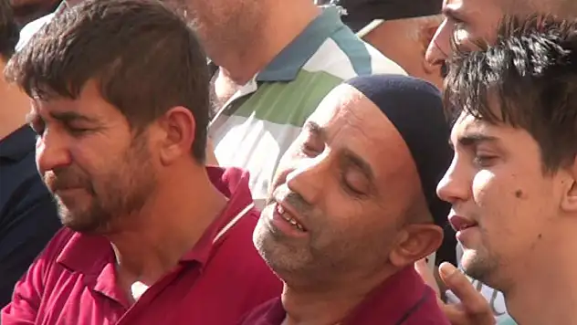 Akaryakıt istasyonunda akıma kapılan çocuğa gözyaşı 