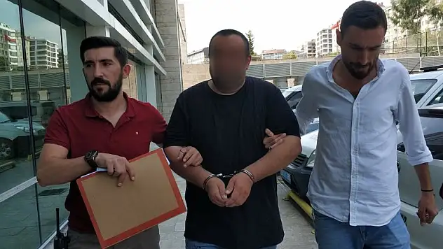  Babasına bıçak dayayıp 300 lirasını gasp etti 