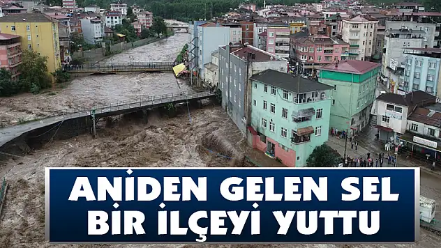  Aniden gelen sel bir ilçeyi yuttu 
