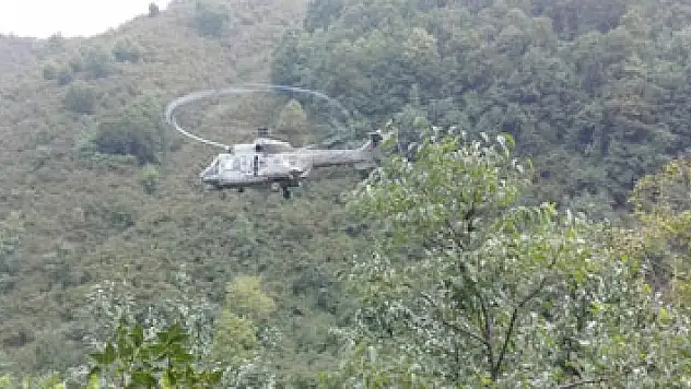 Askeri helikopterler 17 kişiyi kurtardı
