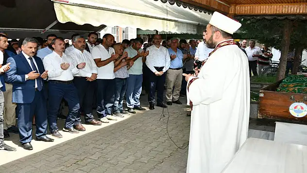 Denize düştükten 1 ay sonra cesedine ulaşılan genç son yolculuğuna uğurlandı 