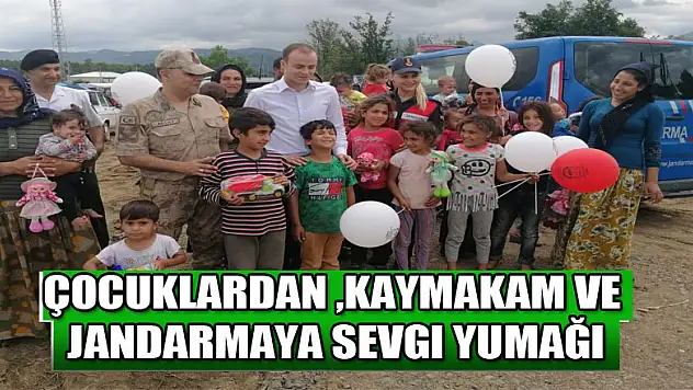 Çocuklardan ,Kaymakam ve jandarmaya sevgi yumağı