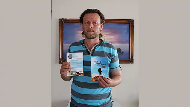 Sıra dışı şair 'Bana Deli Dediler-2' kitabını çıkardı  