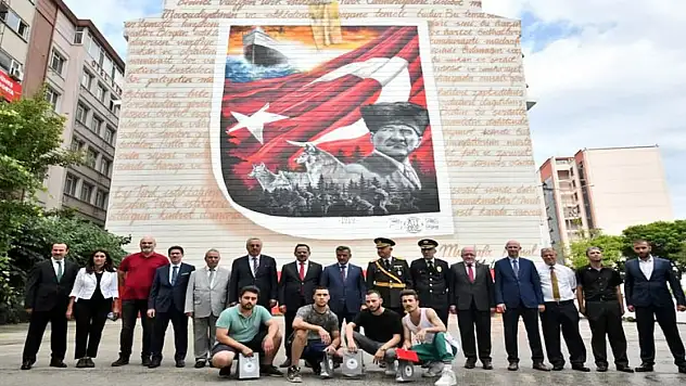 42 metrelik Atatürklü mural çalışması beğeni topladı 