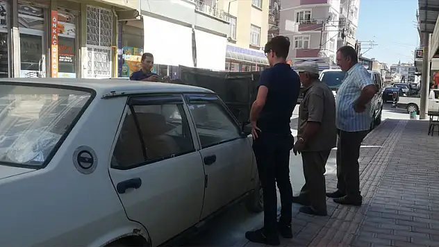 Seyir halindeki otomobil alev aldı  