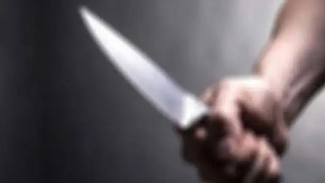 Gençlerin bıçaklı kavgası kanlı bitti: 1 yaralı