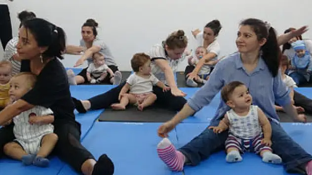 Anne-bebek iletişimi platesle kuvvetleniyor