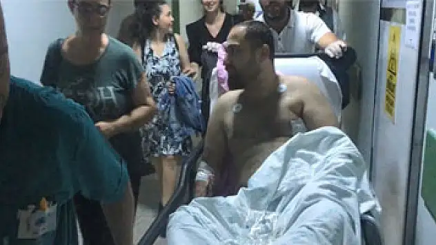 Annesiyle birlikte köpeğini gezdirmeye çıkardı, sokak ortasında dehşeti yaşadı