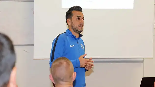 Futbol Okulu Antenörleri toplantısı