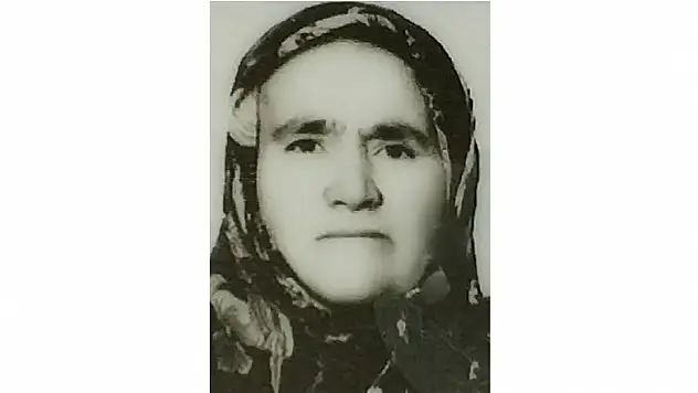 Freni tutmayan traktör evinin önünde oturan kadını öldürdü