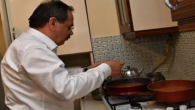 Başkan Demir, öğrencilere menemen yaptı