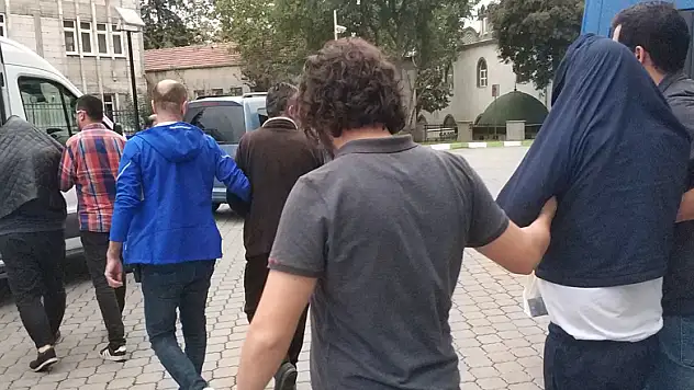  Kredi kartı kopyalamaya 3 tutuklama