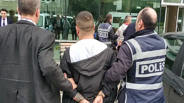 Firariyi yakalamaya çalışan polise mukavemette bulunan 3 kişi tutuklandı