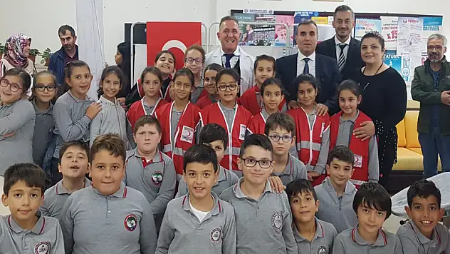 Okuldaki kan bağışına velilerden yoğun ilgi