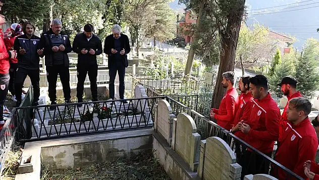 Samsunspor efsanevi futbolcuyu  unutmadı