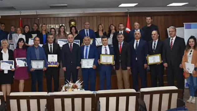 Kalite etiketi almaya hak kazanan öğretmenler ödüllendirildi
