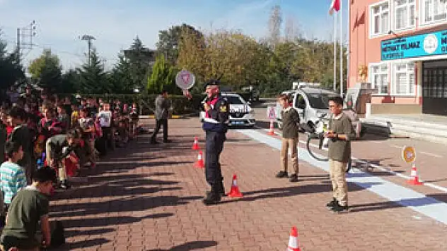 Samsun Jandarmadan 'Yaya Trafik Eğitim Parkuru' uygulaması