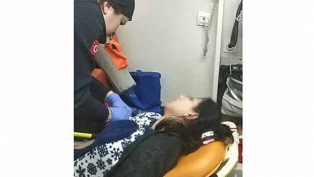 Nişanlısıyla tartışan genç kız bileğini kesti