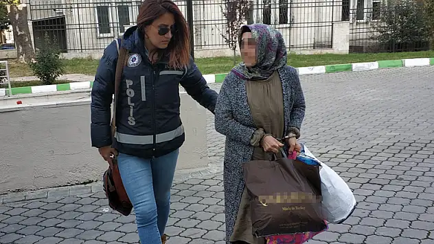 FETÖ'den aranan kadın teslim oldu