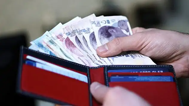 İlk teklif Türk-İş'ten geldi: 2 bin 526 lira