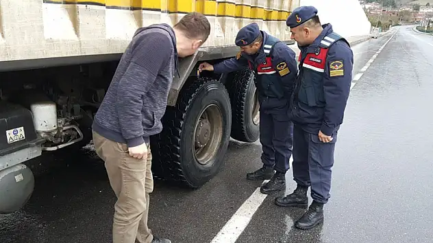 Jandarmadan kış lastiği denetimi
