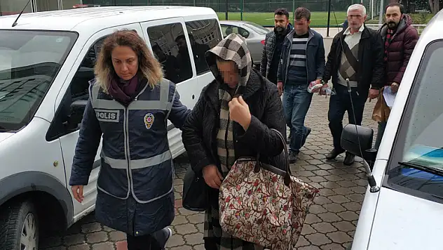 17 mağazadan hırsızlık yaptılar, alarmdan folyo ile kurtuldular