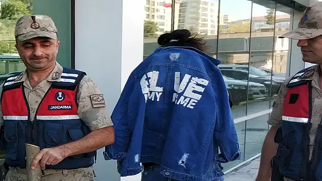 Bahçeye çöp dökme tartışmasında amcasını öldüren genç kızın yargılanmasına başlandı