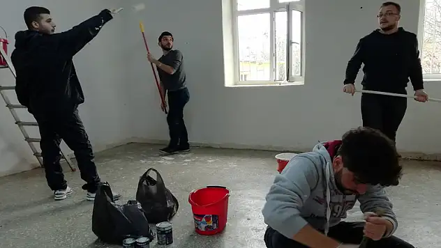 Üniversite öğrencileri sınıf yeniledi