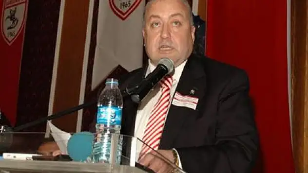 Üç yabancı tamam gibi