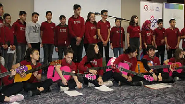 Türk ve mülteci öğrencilerden 'Hayat Bayram Olsa'