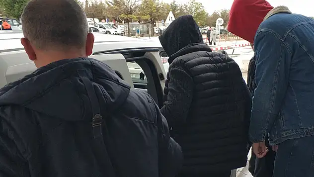 Bıçakla yaralamaya 3 gözaltı