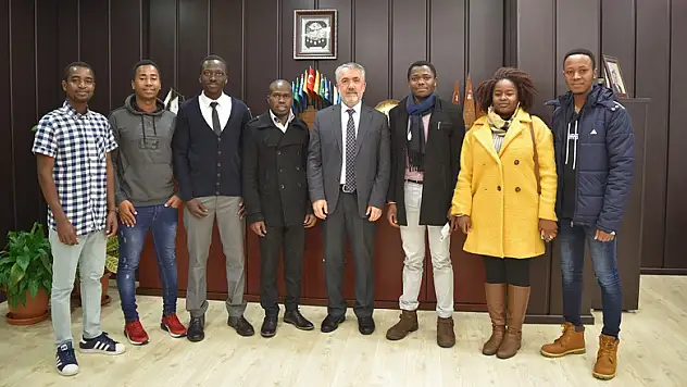 Rektör Bilgiç, Afrikalı öğrencilerle baş başa