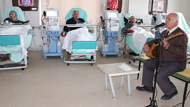 Diyaliz hastaları şarkılarla moral buldu