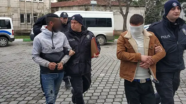 Millet Bahçesi inşaatından kablo çalan 3 zanlı adliyede