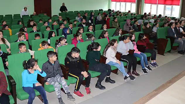 Öğrencilere havacılık meslekleri tanıtıldı