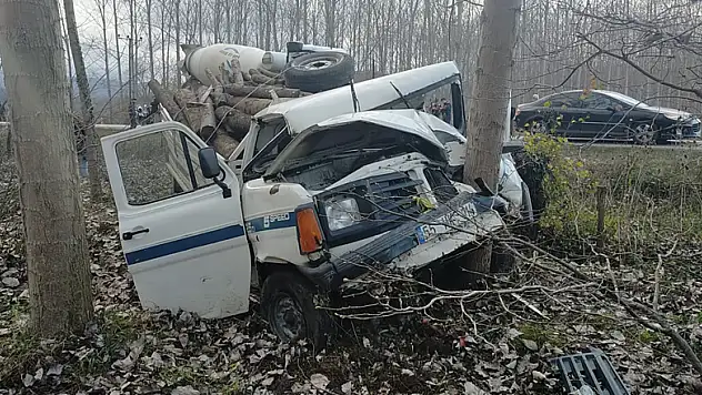 Ayvacık yolunda feci kaza: 1'i ağır, 3 yaralı