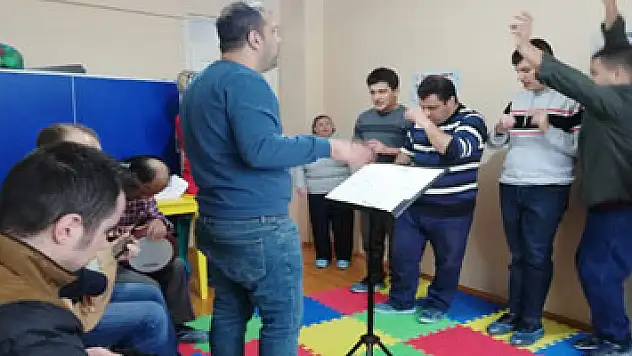 Otizmli çocuklar sahneye çıkacak
