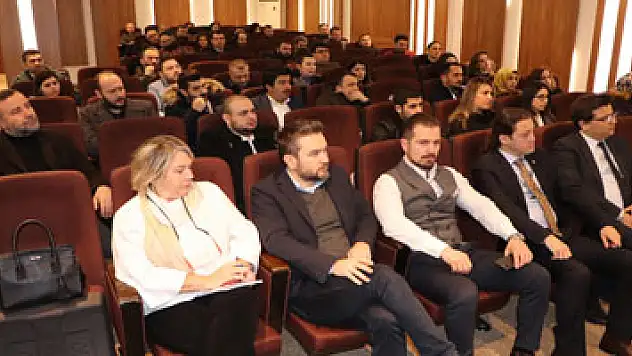 İş adamlarına 'sosyal medya ile öne çıkmanın yolları' anlatıldı