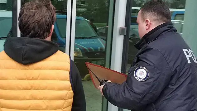 Oto servisinden hırsızlık zanlısı tutuklandı