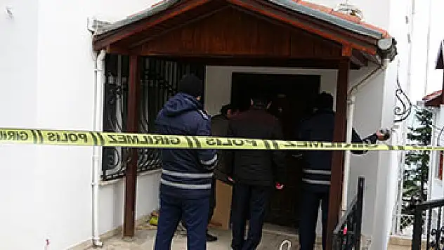 Heyelan sonrası 3 evin kapısı mühürlelendi