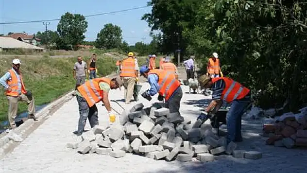 Tekkeköy'de yol çalışmaları sürüyor