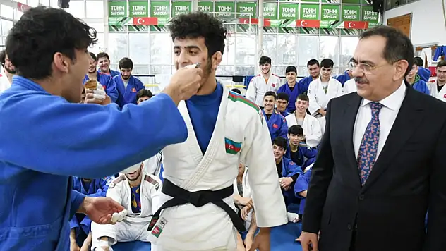 Başkan Demir'den milli judoculara baklava