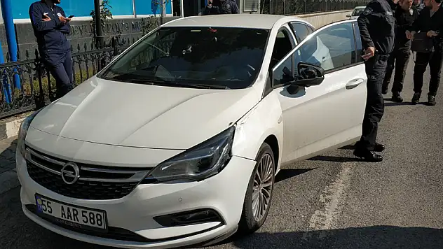 Yola aniden atlayan genç, otomobilin çarpması sonucu yaralandı