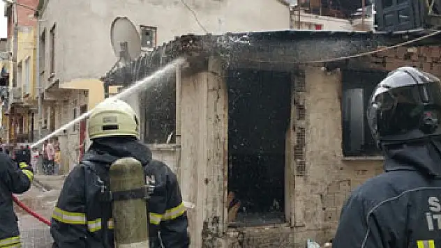 Eşine kızıp evini yaktı