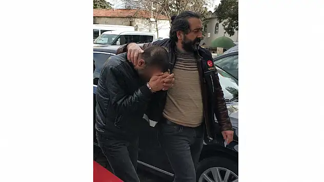 Uyuşturucu satarken polise yakalandı